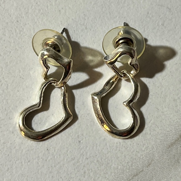 Elegant Silver Heart Earrings - Picture 5 of 11